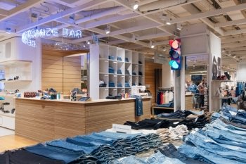 В московском ЦУМе откроется «бар» для кастомизации джинсовых вещей
