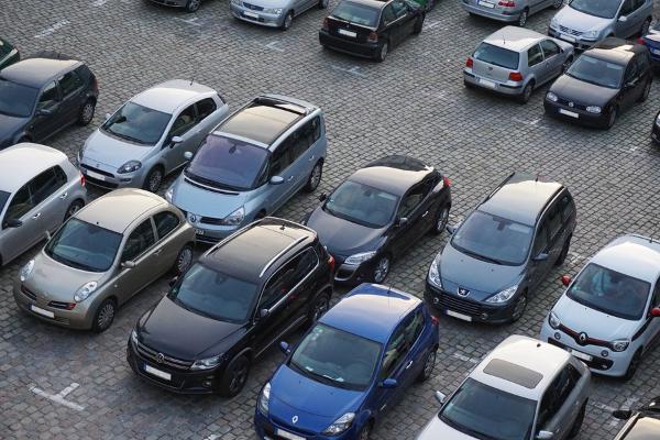 Продажи автомобилей в РФ падают Продажи автомобилей в РФ падают