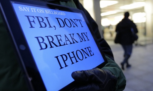 Apple освободили от обязательства помогать ФБР со взломом смартфона преступника