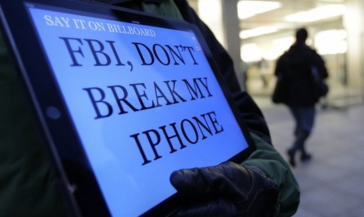 Apple освободили от обязательства помогать ФБР со взломом смартфона преступника