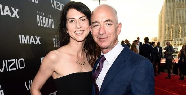 Джефф Безос официально развёлся с супругой и оставил ей 4% Amazon Джефф Безос официально развёлся с супругой и оставил ей 4% Amazon