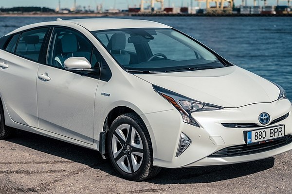 Toyota отзовет 2,4 млн автомобилей из-за неполадок в гибридной системе