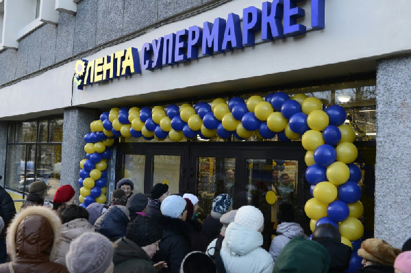 В Петербурге открылся первый супермаркет "Лента"
