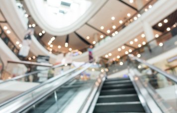 Вакансия в торговых центрах Петербурга за год выросла на 1,6%