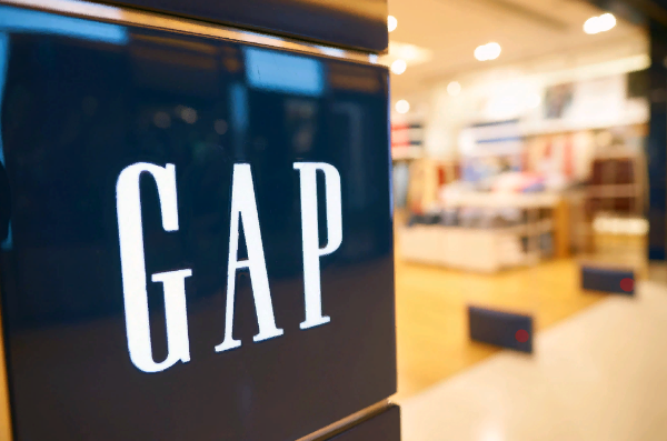 Акции Gap упали на 22% на фоне новостей о квартальном убытке