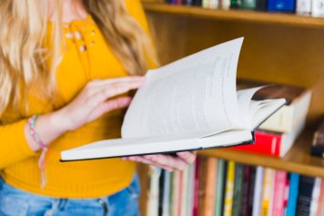 Авито: продажи книг в онлайне выросли на треть