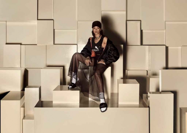 LVMH временно приостанавливает продажу линии одежды певицы Рианны LVMH временно приостанавливает продажу линии одежды певицы Рианны
