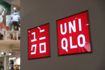 Uniqlo приостанавливает деятельность в России
