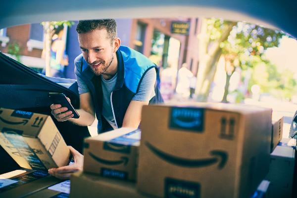 Amazon присвоил себе более 60 млн долларов чаевых водителей сервиса Amazon Flex