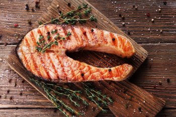 Уральские рестораторы обратились в ФАС с просьбой сдержать рост цен на лосось