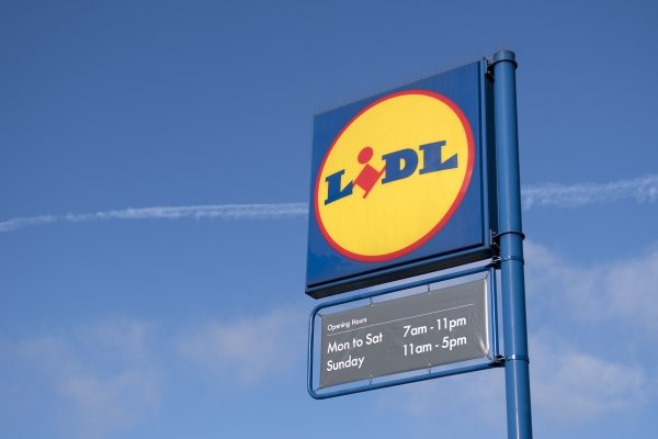 Сеть супермаркетов Lidl «захватила» рекламные щиты своих конкурентов