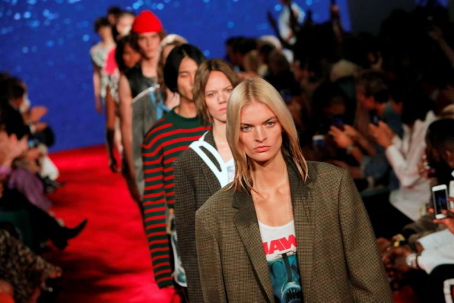 Calvin Klein прекратит выпуск коллекций прет-а-порте