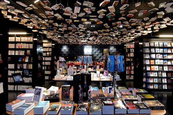 Книжные магазины стремительно теряют покупателей