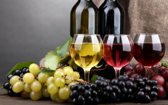 «М.Видео-Эльдорадо» и SimpleWine зафиксировали рост спроса на вина, товары для их хранения и подачи