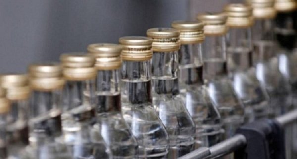С 1 февраля в России минимальная стоимость водки снизится на 15,9%