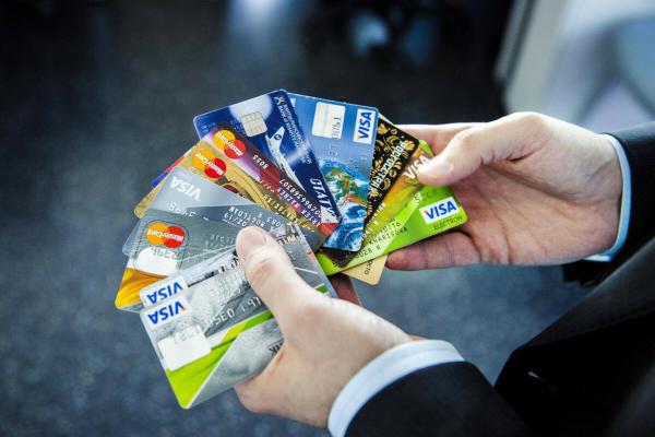 Банки могут ввести плату за выпуск и обслуживание карт