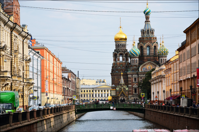 В центре Петербурга снесли нелегальные торговые точки и кафе