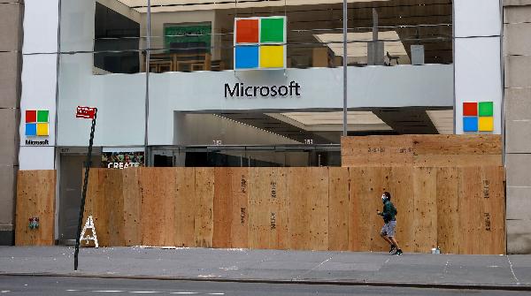 Корпорация Microsoft сворачивает розницу Корпорация Microsoft сворачивает розницу