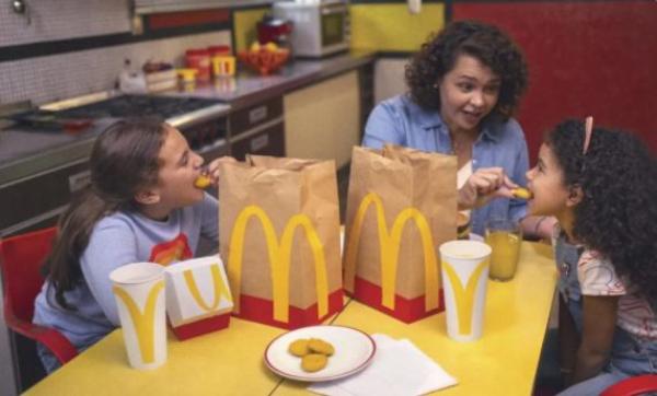 McDonald's нашел умный способ написания слов, используя только свой логотип