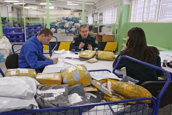 Около 1,2 млн международных посылок доставляется в РФ ежедневно