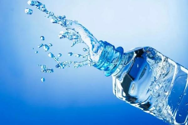 Производители питьевой воды массово меняют этикетки
