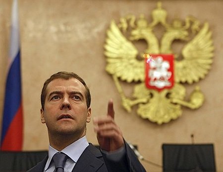 Медведев запретил ограничения на продажу валюты 