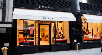 Новым главой Prada станет бывший топ-менеджер LVMH