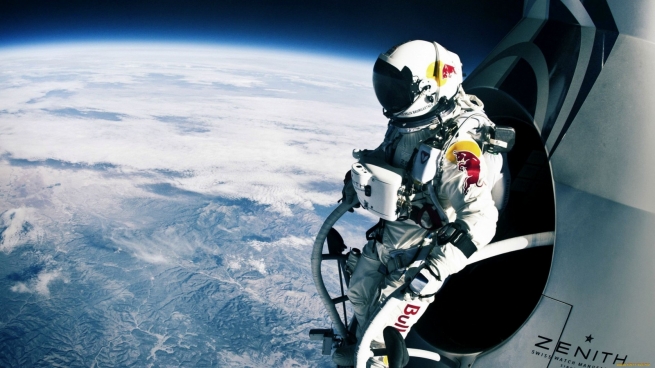 Прыжки с парашютом из космоса и другие способы привлечь покупателя