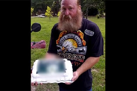 Walmart извинился за торт с флагом ИГИЛ*