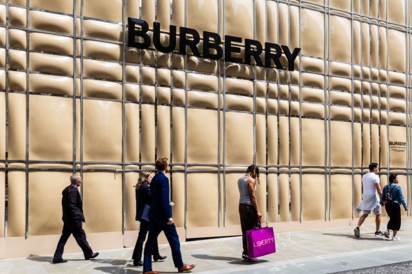 Burberry обвиняет сеть B&M в копировании торговой марки