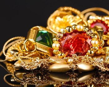 В России растет популярность украшений из красного золота и стали
