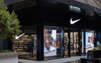 Квартальная чистая прибыль Nike сократилась на 35%