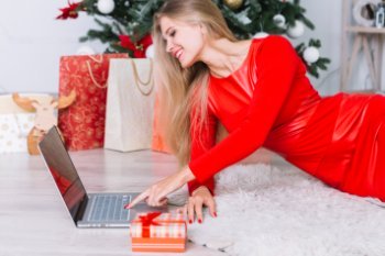 Какие товары чаще всего заказывают россияне перед Новым годом – исследование