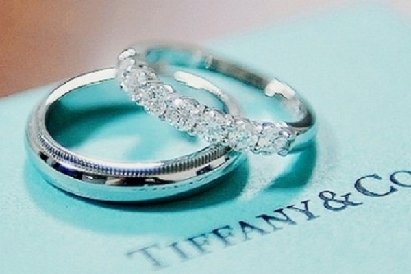 Москвичка обвинила торговую сеть Tiffany в оскорблении чувств верующих Москвичка обвинила торговую сеть Tiffany в оскорблении чувств верующих
