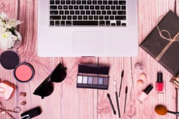 Кейс hollyshop: как мы сэкономили 1500 часов и 2 млн рублей, внедрив нейросети в работу