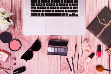 Кейс hollyshop: как мы сэкономили 1500 часов и 2 млн рублей, внедрив нейросети в работу