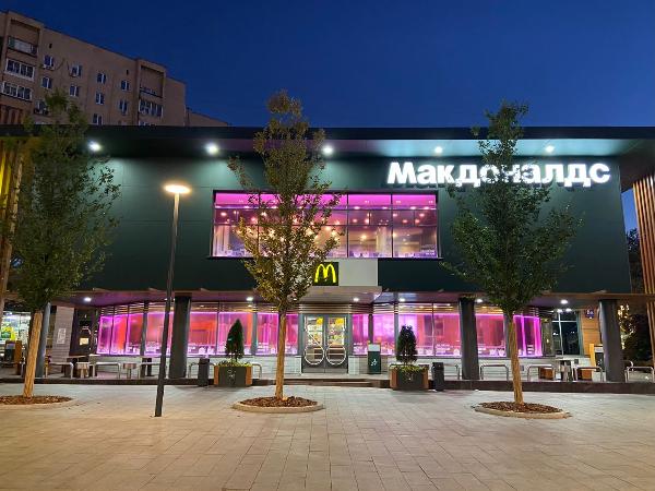 Макдоналдс предлагает вырастить собственный огород прямо в заведении (Фото) Макдоналдс предлагает вырастить собственный огород прямо в заведении (Фото)
