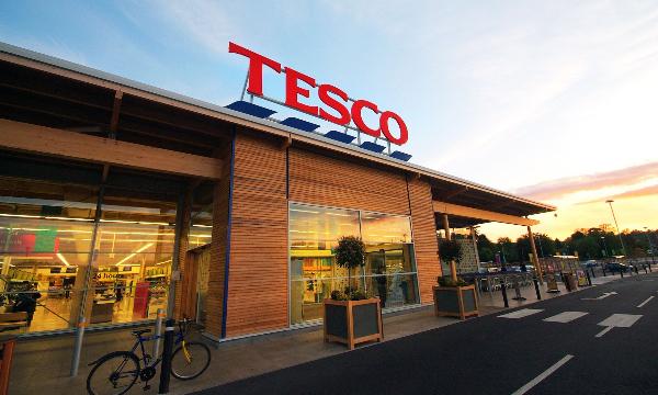 Tesco снова ограничил продажи туалетной бумаги и макарон в Британии