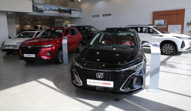 Реализация новых легковых автомобилей упала на четверть Реализация новых легковых автомобилей упала на четверть
