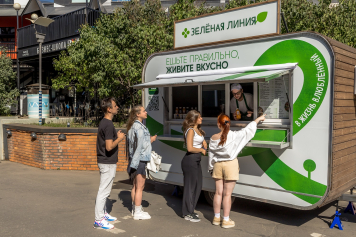 «Перекрёсток» запустил собственный фудтрак полезных перекусов