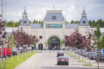 «Юникредит банк» подал иски к структурам Fashion House в России