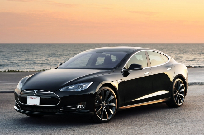  Tesla Motors продает автомобили в интернет-магазине