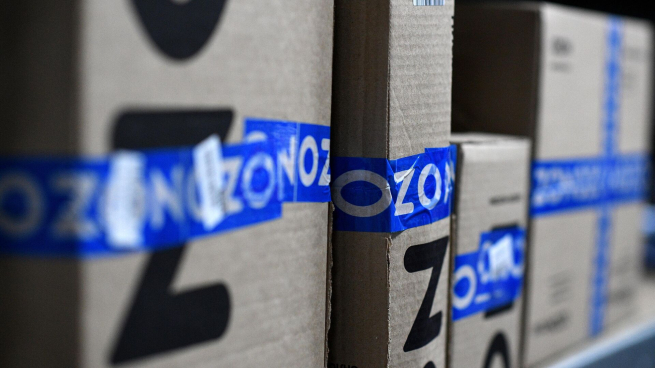 Главное в онлайн-торговле: Ozon выходит на рынок Китая, «Яндекс Маркет» разрабатывает агрегатор офлайн-магазинов, Wildberries сокращает логотип до WB