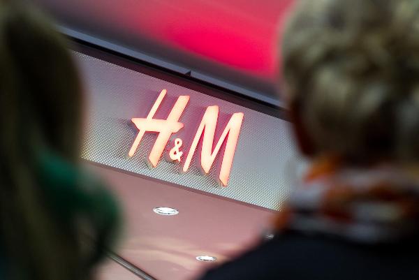 Главное за неделю: H&M ищет покупателя на свой бизнес в РФ, X5 и «Магнит» запустили фудшеринг, «Связной» находится на грани банкротства