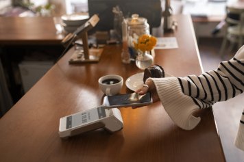 В 2025 году средний чек чаевых в РФ вырос почти на 9%