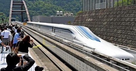 Новый японский поезд парит над рельсами со скоростью 500 км/ч