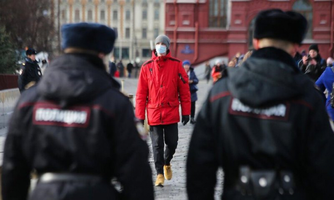 В Москве и Подмосковье ввели режим домашней самоизоляции для всех жителей В Москве и Подмосковье ввели режим домашней самоизоляции для всех жителей