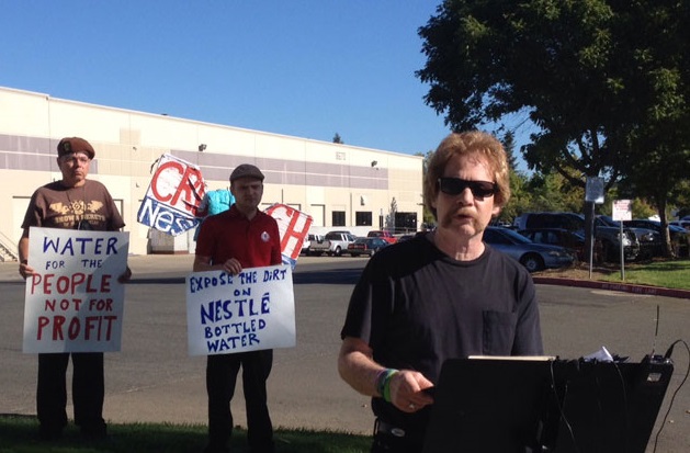 Nestle ограничивает использование воды в производстве из-за засухи в Калифорнии