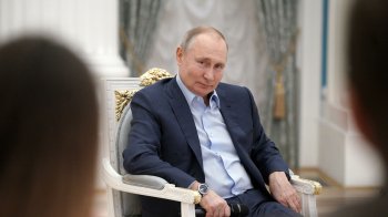 Владимир Путин поручил решить вопросы поддержки семей и бизнеса