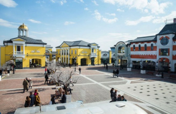 Главное за неделю: Outlet Village в Подмосковье и Петербурге сменили владельца, сеть Just Clothes закрывает магазины, названы 100 крупнейших интернет-магазинов